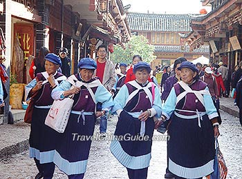 Naxi People in Lijiang Ancient Town, Yunnan 